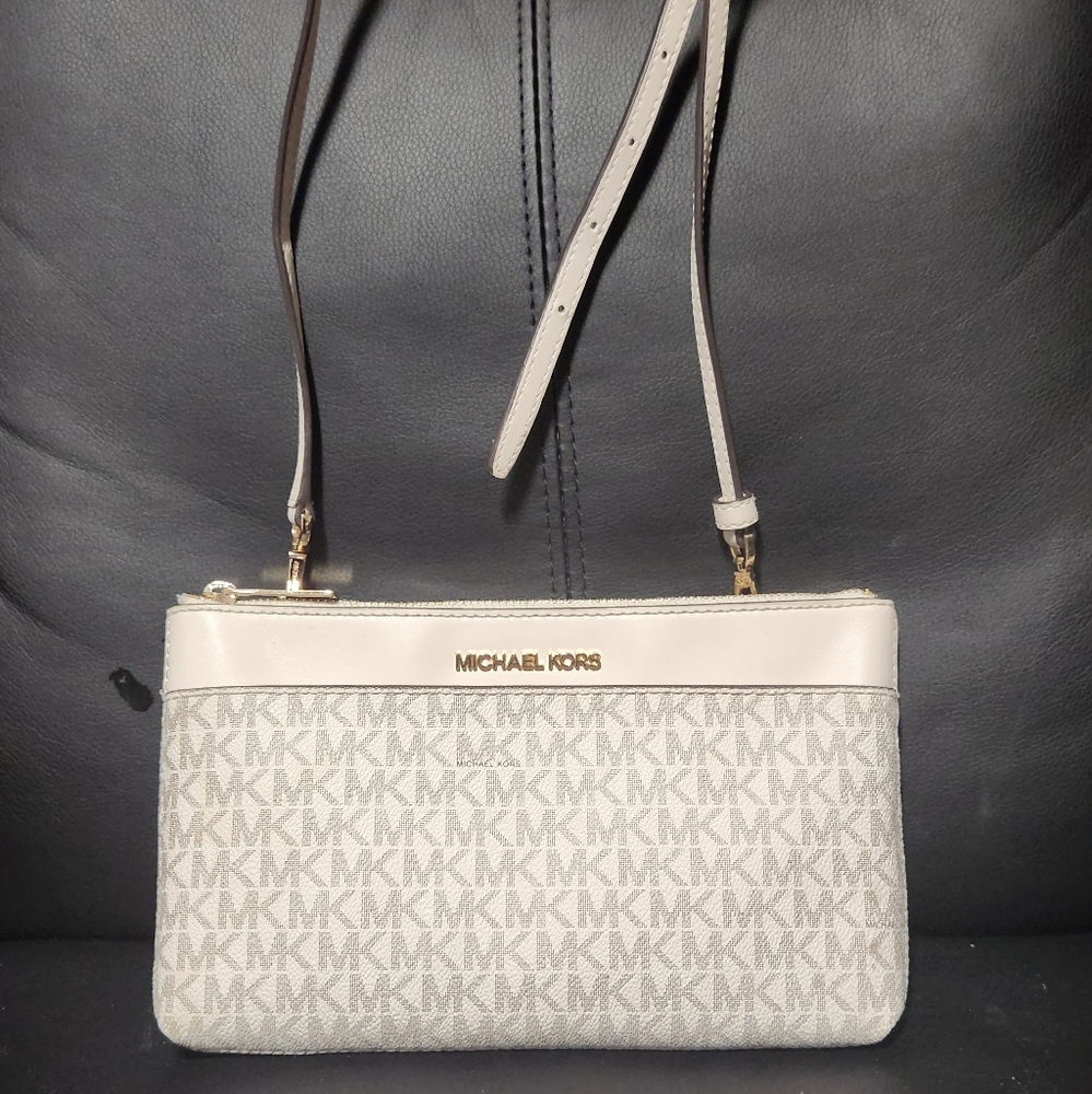 Michael Kors Nicole 10×6 Crossbody Handbag